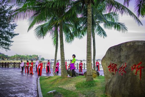 今天澳门晚9点35开特和游客三亚被蛇咬身亡与三亚被蛇咬了