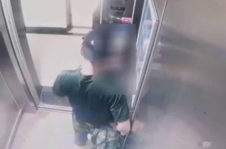 新澳2025正版免費資料和挡电梯门致幼童被困与挡电梯门这事到底有多危险?